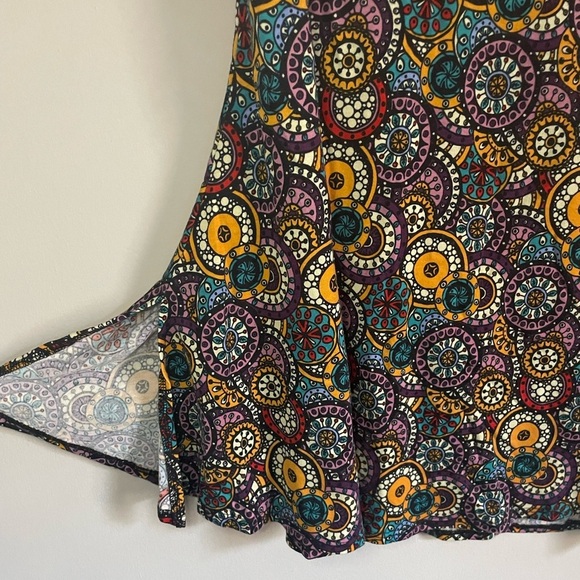 Circle Patterned Lularoe Perfect T-Shirt - Picture 5 of 7